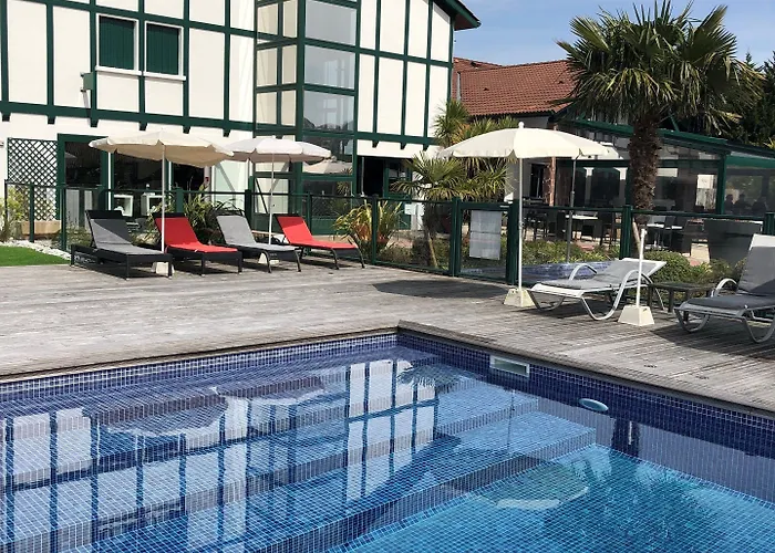 Ibis Styles Donibane Отель