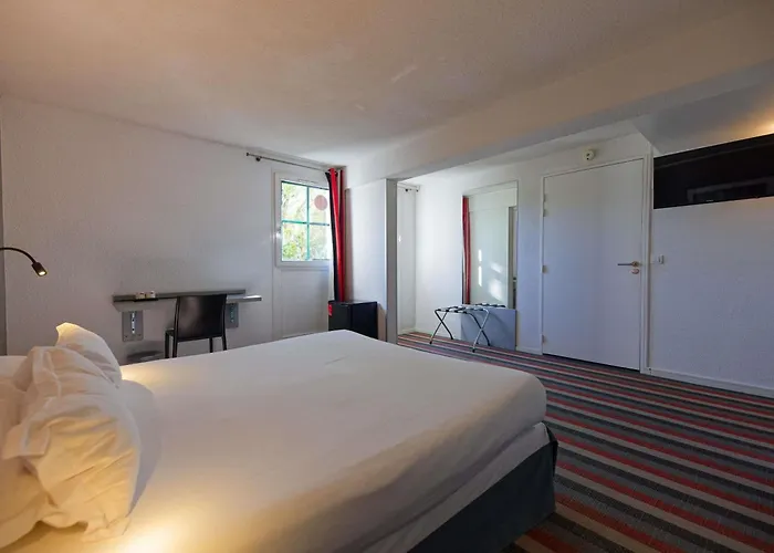 Ibis Styles Donibane Отель