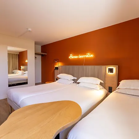 Otel Donibane 3*