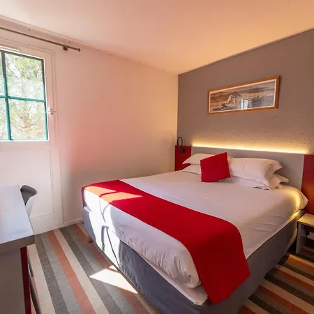 Otel Donibane 3*