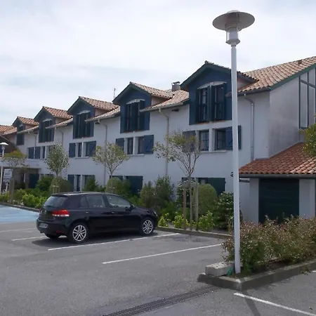 Ibis Styles Donibane 酒店 3*