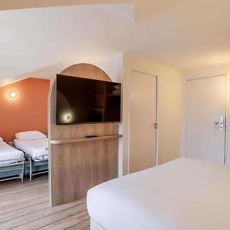 Ibis Styles Donibane 酒店 3*